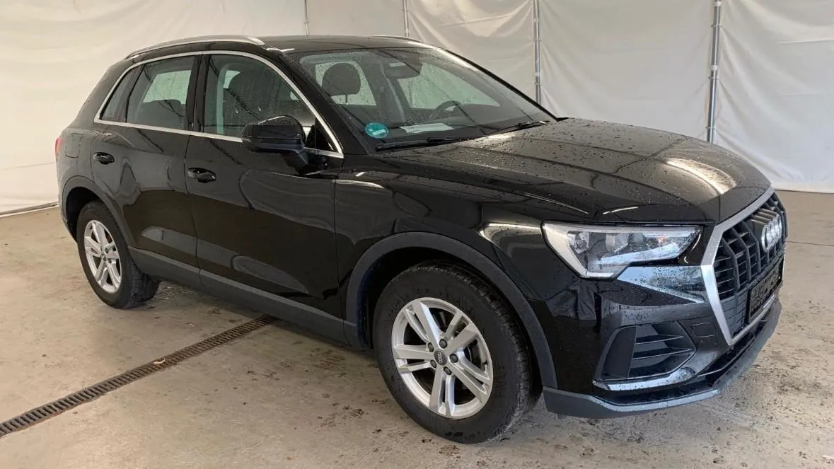 AUDI Q3 35 TDI quattro Business Advanced Image 4